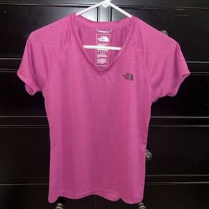 The North Face Women's Fuschia Active Fit V-Neck Shirt Small‎